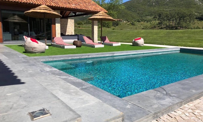 Vila Nogueira de Azeitao Villa | 4-bedr. villa with pool and barbecue in Serra da Arrabida
