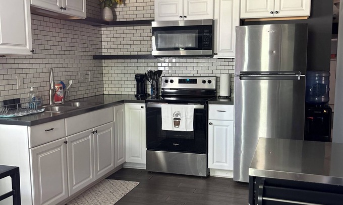 Lawrence House | 4-bedroom, 2-bathroom family home, easy access to food, shopping, fun!