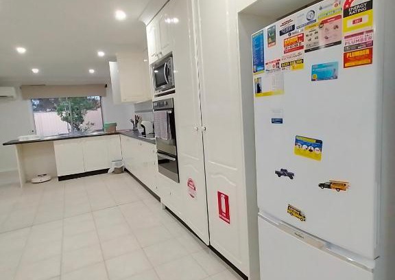 Kingswood House | 4 Bedroom, 3 bath room home in Kingswood NSW, free WIFI Internet, free parking