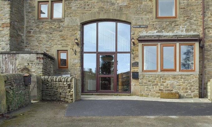 Sutton-in-Craven Cottage | 4 bedroom accommodation in Glusburn, near Skipton