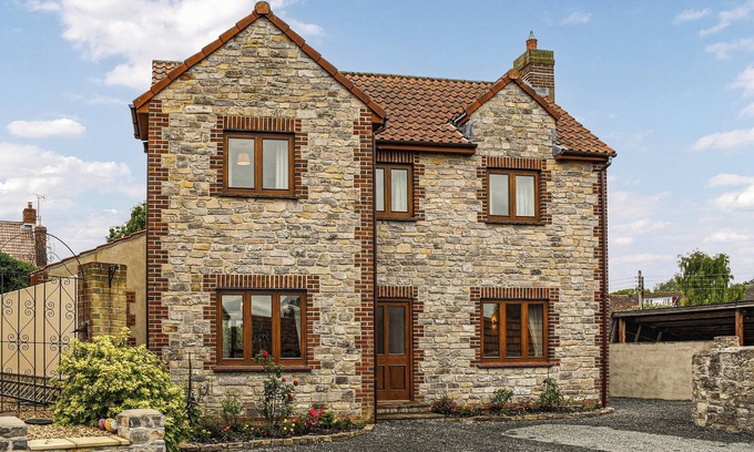 Bridgwater Cottage | 4 bedroom accommodation in Chilton Polden, near Glastonbury