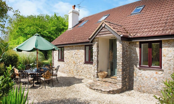 Cullompton Cottage | 4 bedroom accommodation in Blackdown Hills, near Culmstock
