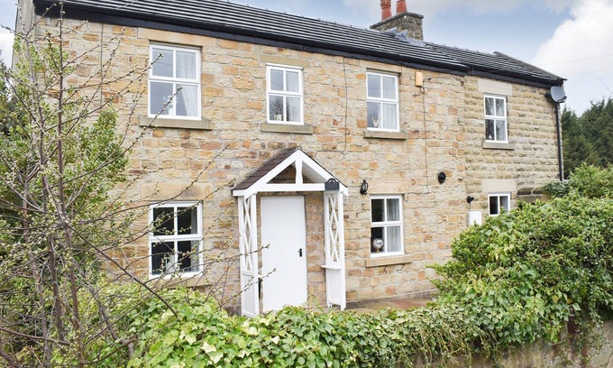 Barnsley Cottage | 4 bedroom accommodation in Elsecar, near Barnsley