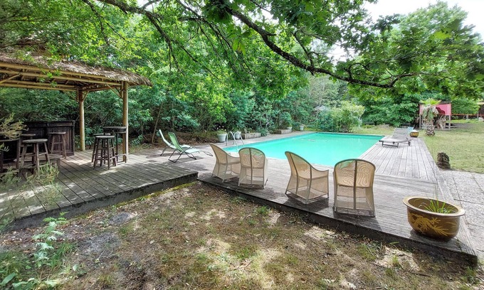 Merignac House | 4 bedroom accommodation in Mérignac