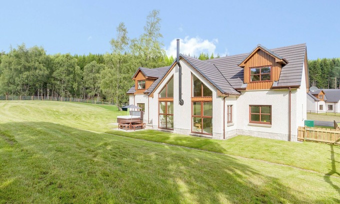 Aviemore Cottage | 4 bedroom accommodation in Aviemore