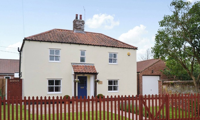 Sea Palling Cottage | 4 bedroom accommodation in Sea Palling, near Stalham