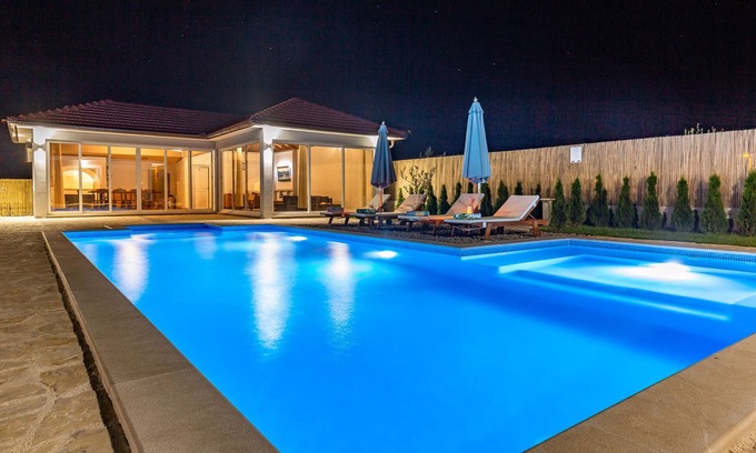 Donji Prolozac House | 4 bedroom accommodation in Prolozac