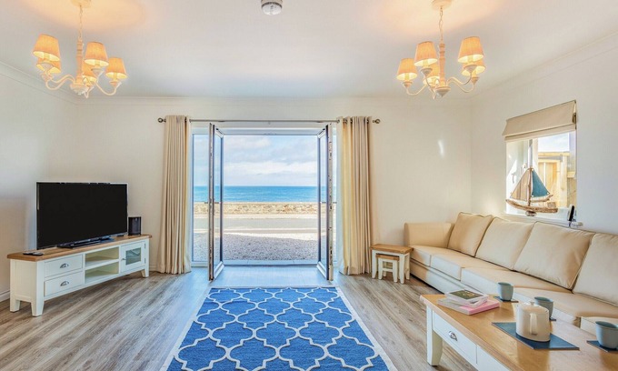 Banff Cottage | 4 bedroom accommodation in Waters Edge, near Banff