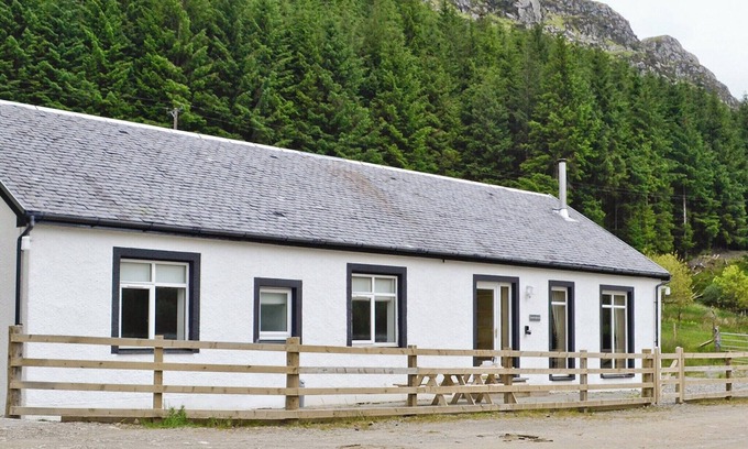 Dunoon Cottage | 4 bedroom accommodation in Glen Masson, near Dunoon