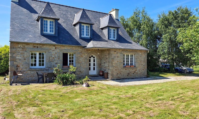 Plouigneau House | 4 bedroom awesome home in Plouigneau