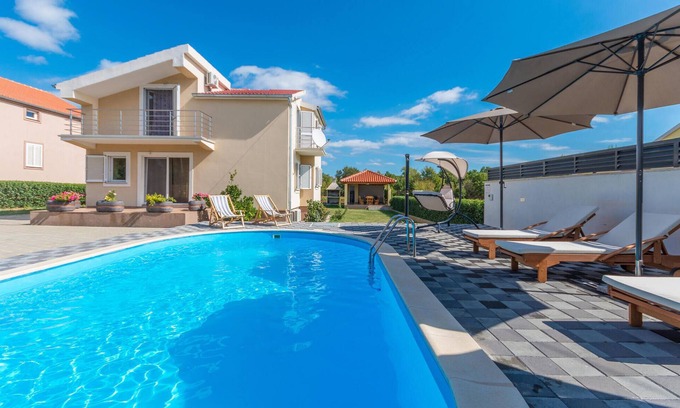 Pristeg House | 4 bedroom awesome home in Pristeg
