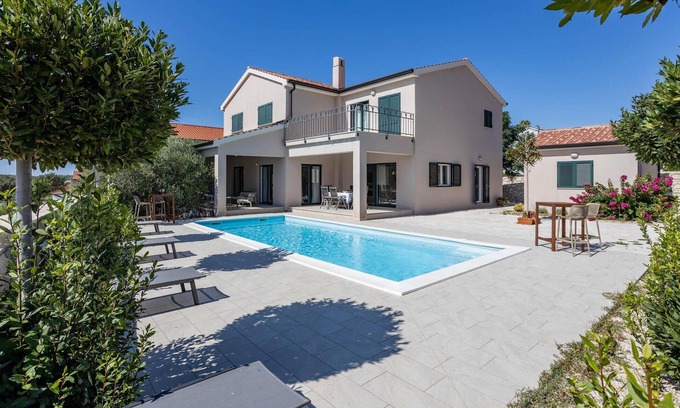 Barbat na Rabu House | 4 bedroom awesome home in Barbat