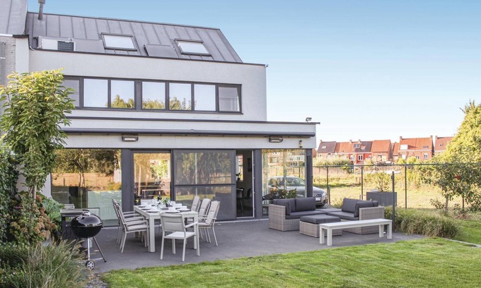 Assebroek House | 4 bedroom awesome home in Brugge