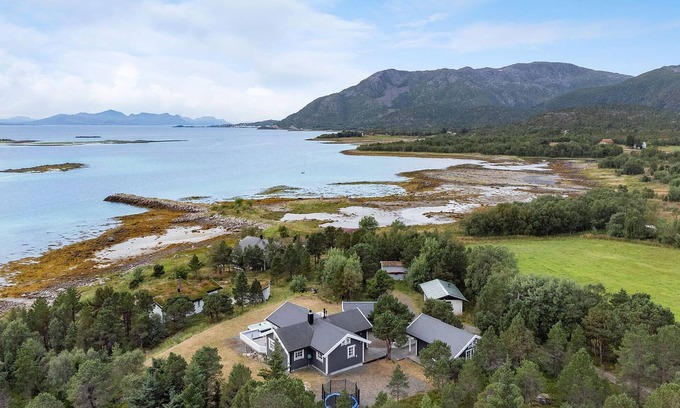 Lødingen House | 4 bedroom beautiful home in Lødingen