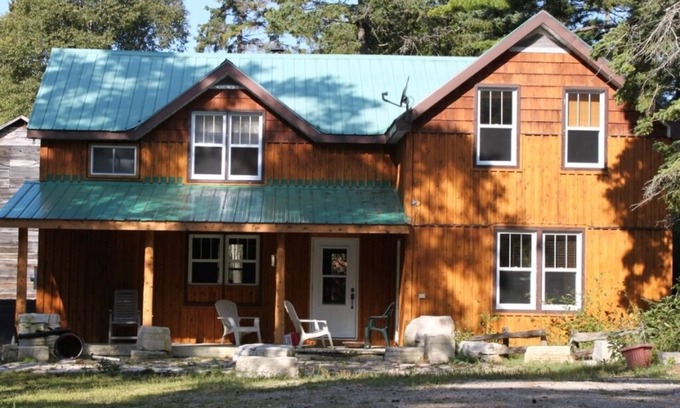 Manitoulin District Cottage | 4 bedroom cottage on Manitoulin Island, Ontario!