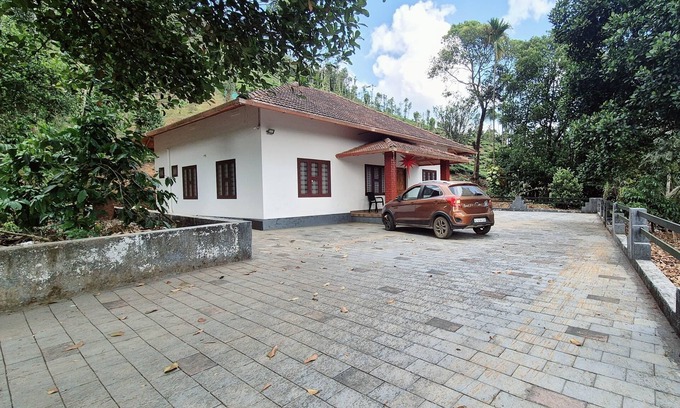 Mananthavady Other | 4-bedroom farmhouse in peaceful Periya with WiFi