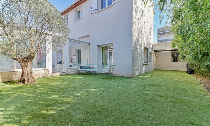 Adamville House | 4 Bedroom Private vacation home in Saint-Maur-des-Fossés