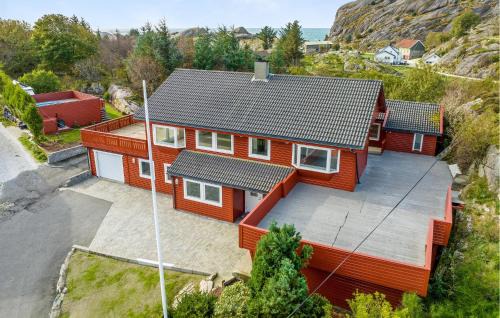 Egersund Apartment | 4 Bedroom Gorgeous Apartment In Hellvik