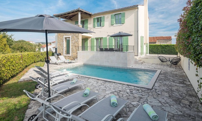 Baredine House | 4 bedroom gorgeous home in Baredine