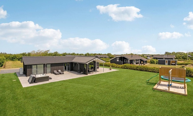 Skaven Strand House | 4 bedroom gorgeous home in Tarm