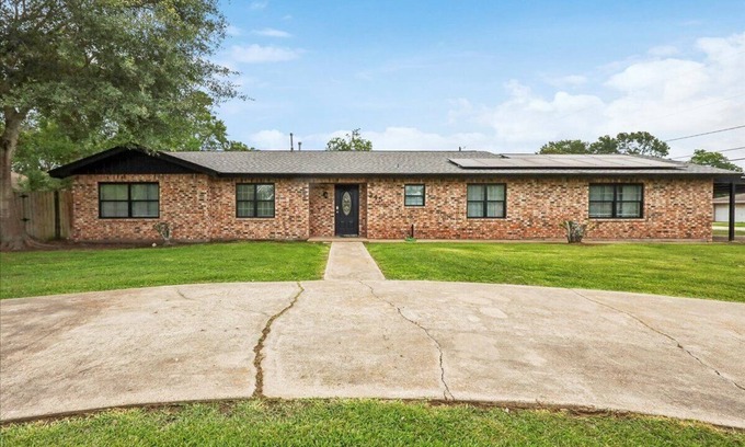 Bridge City House | 4 bedroom home in Bridge City