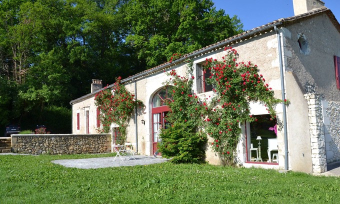 Pomport House | 4-bedroom house in charming Pomport with WiFi, AC. Book your stay now