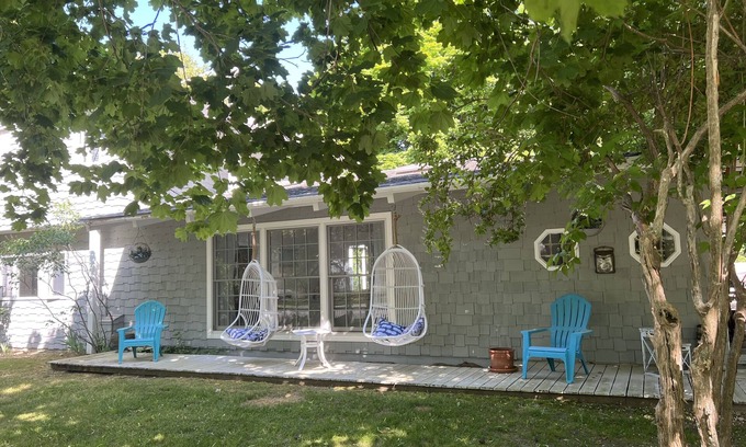 Culloden Shores House | 4-bedroom Montauk Beach vacation home steps to private beach Dogs/kids welcome!