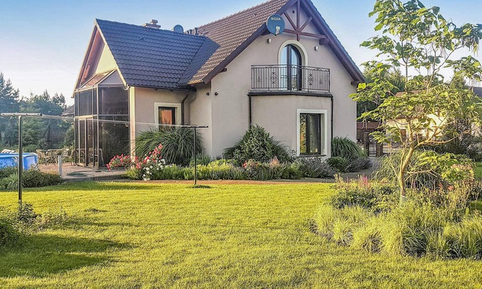 Pinczyn House | 4 bedroom nice home in Semlin