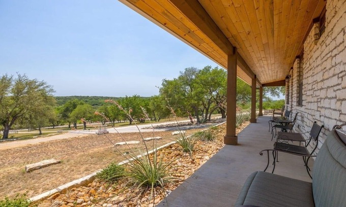 Round Mountain House | 4-bedroom vacation home just 15-minute walk to Hamilton Pool Preserve