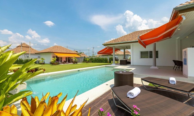 Hua Hin Villa | 4 Bedroom Villa, Large Tropical Garden (MS30)