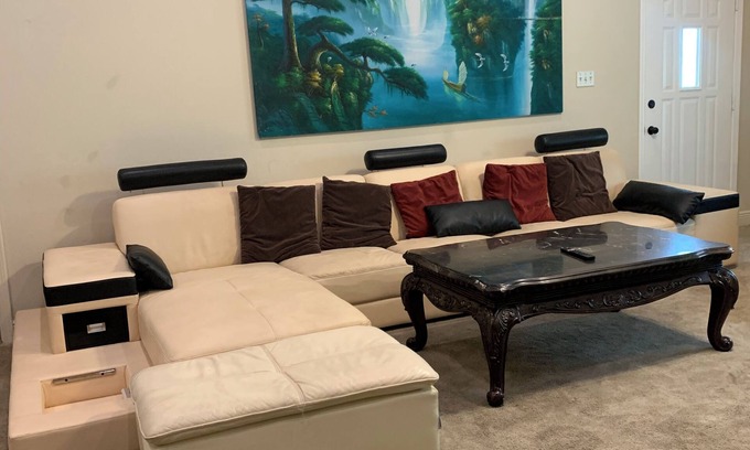 Gonzales House | 4 bedrooms 2 bathroom with 10 guests city center double kitchen