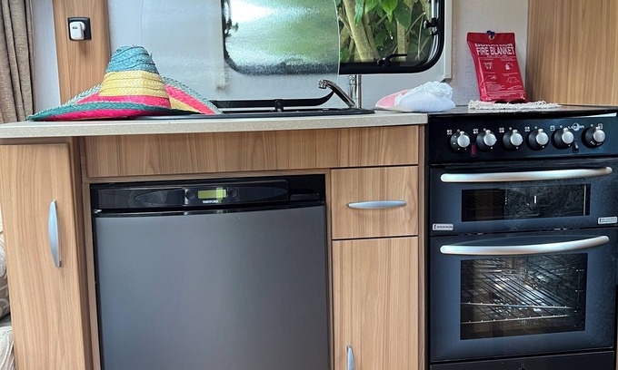 Aongatete House | 4 berth caravan to rent for 2 adult and 2-3 kids. 110$/night.