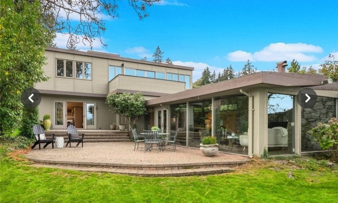 Mercer Island House | 4 BR, 2.5 bath Waterfront House on Mercer Island!