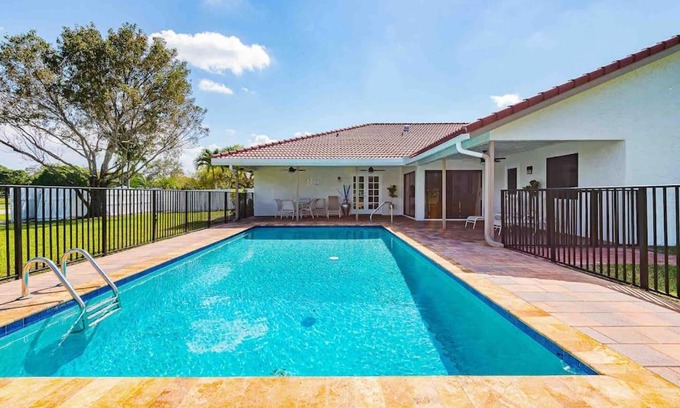 Jog Road House | 4 BR 3.5 w/pool. Near Delray Beach and Wellington