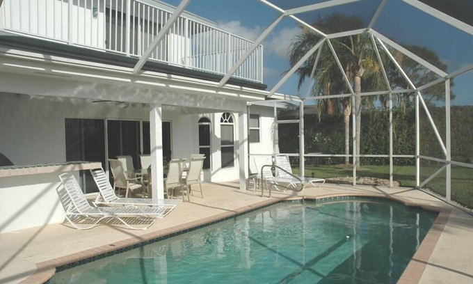 Jog Road House | 4 BR/3 BA Villa, Private Pool - Near Chabad & Anshei