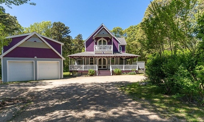 East Chop House | 4 BR/4 BA Modern Victorian: The Mack on Winemack