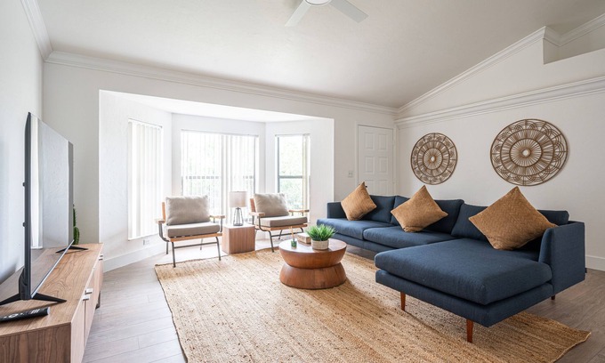 Redevelopment Area House | 🏖️4 BR Canal Front Oasis- 1.5 Miles to Downtown!