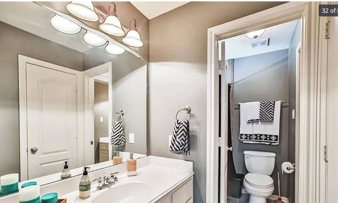 Briarforest Villa | 4 BR Spacious Villa w Heated pool Patio Backyard