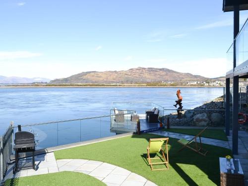 Oban House | 4 Dolphins