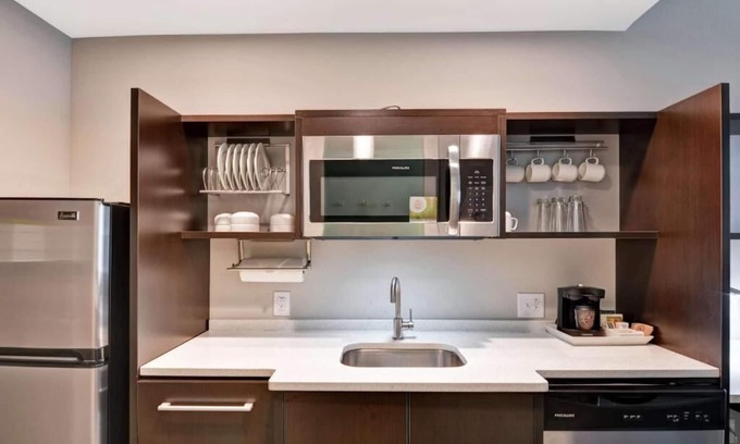 Ferry Pass Hotel | 4 Family-friendly Units! Pool, Free Parking, Short Drive to Pensacola Beach