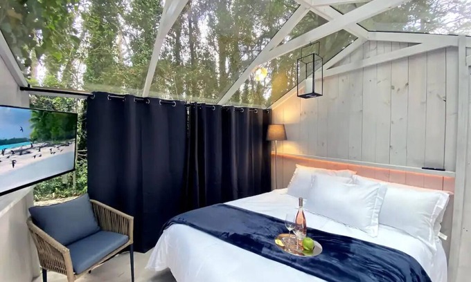 Contadero Apartment | 4 Firefly room with jacuzzi