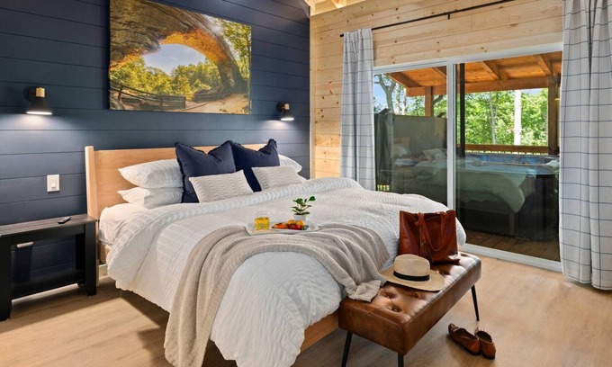 Frenchburg Apartment | 4 King Beds Brand New Hot Tub Fire Pit