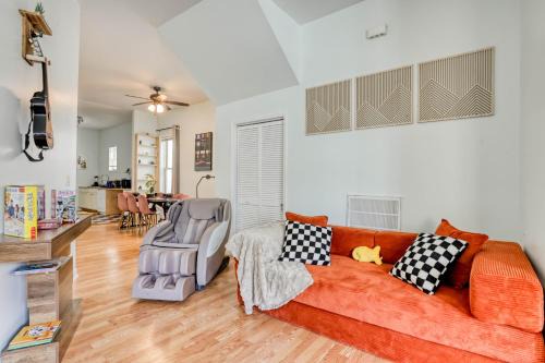 Metropolitan Apartment | 4 King Beds - Sleeps 14 - Projectors - Starland - Massage Chair - Games