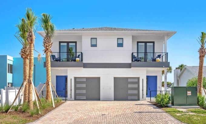 Cocoa Isles House | 4 Lux Units 6/8 Per Unit Hot Tub Across Beach