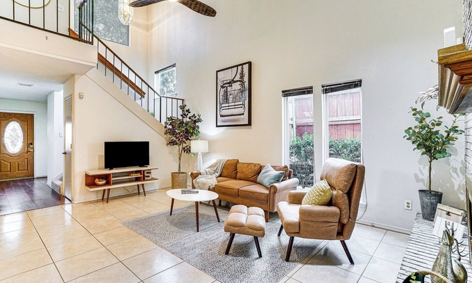 West Arlington House | 4 Mi to AT&T Stadium: Townhome in Fort Worth