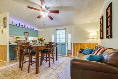 Lebanon House | 4 Mi to Bennett Spring SP Dog-Friendly Home!