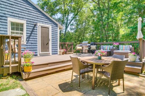East Falmouth House | 4 Mi to Bristol Beach Cottage with Pond and Deck