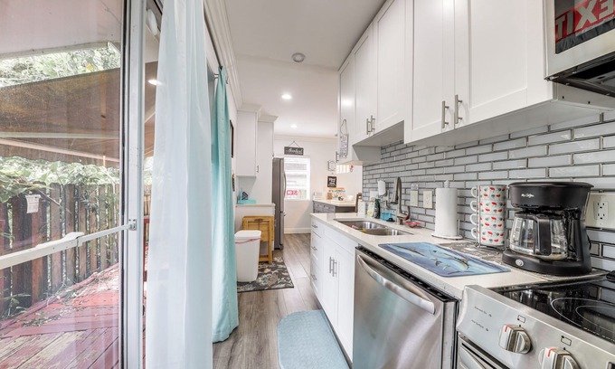 Sailboat Bend House | 4 Mi to Fort Lauderdale Beach: Dog-Friendly Home!