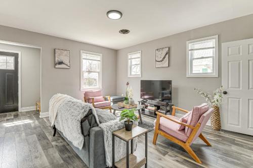 Parkville Apartment | 4 Mi to Universities Quaint Parkville Apartment!