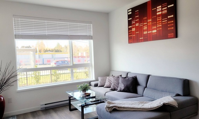 Newton Apartment | 4-min to Bear Creek Park, Surrey✧2BED-2BATH✧KITCHEN✧